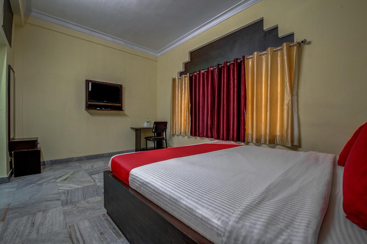 Oyo 12960 Hotel Adrija Salt Lake City Exterior photo