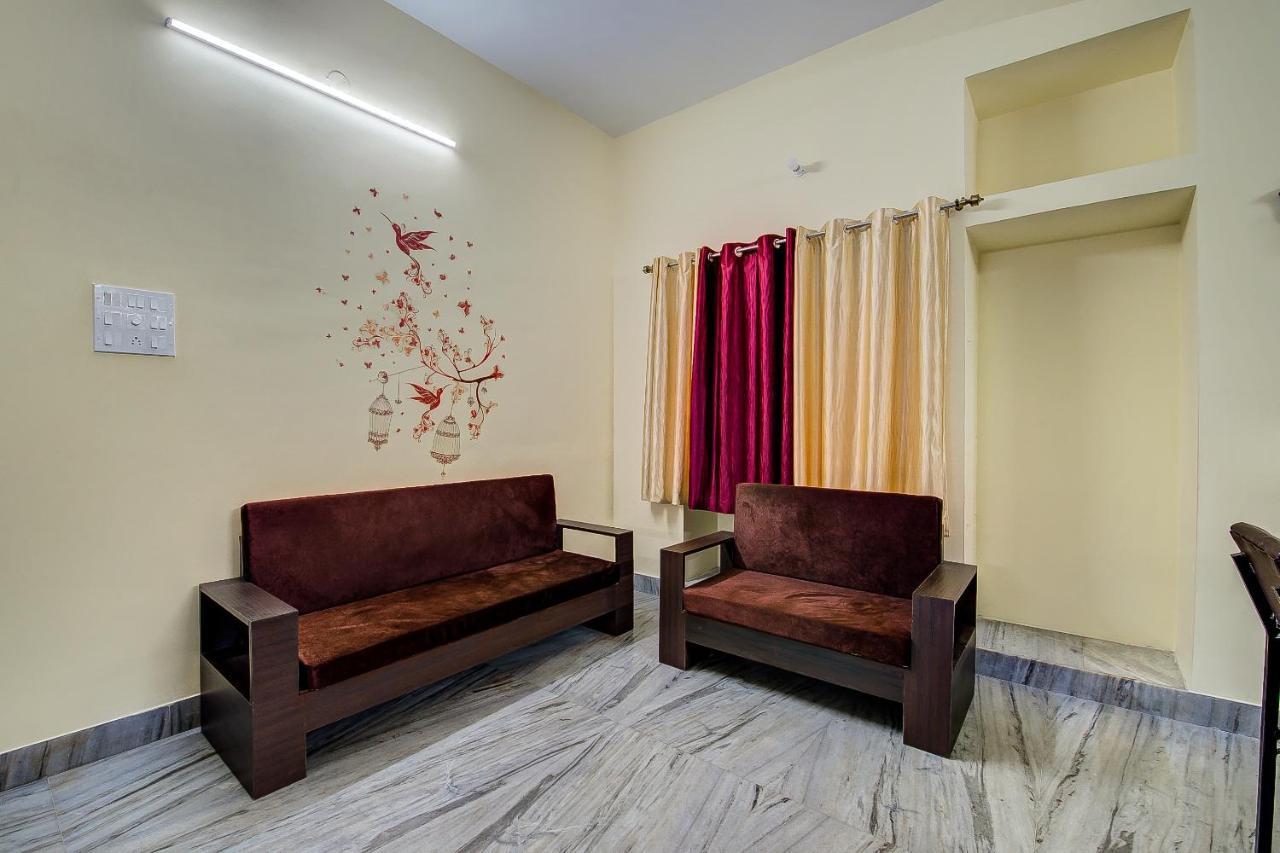 Oyo 12960 Hotel Adrija Salt Lake City Exterior photo